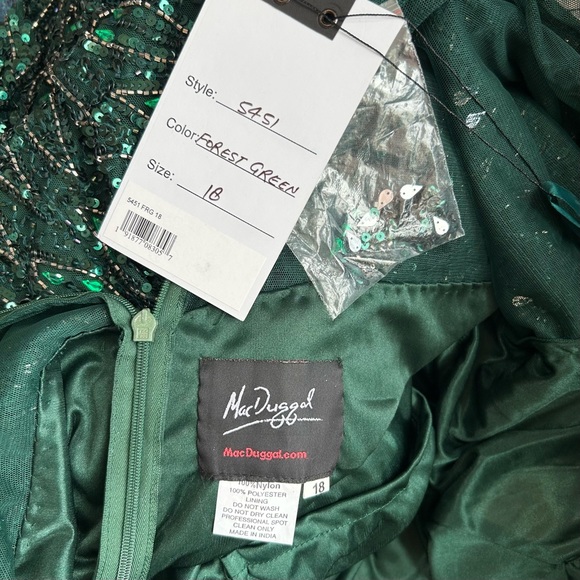 Mac Duggal NWT Forest Green 18 Long Sleeve Beaded V Neck Gown NWT Train - Picture 9 of 10